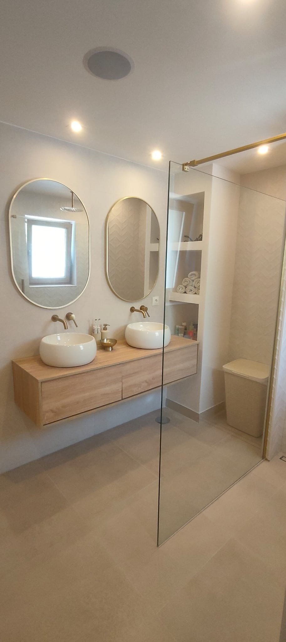 Bathroom renovation with double vanity in Costa del Sol